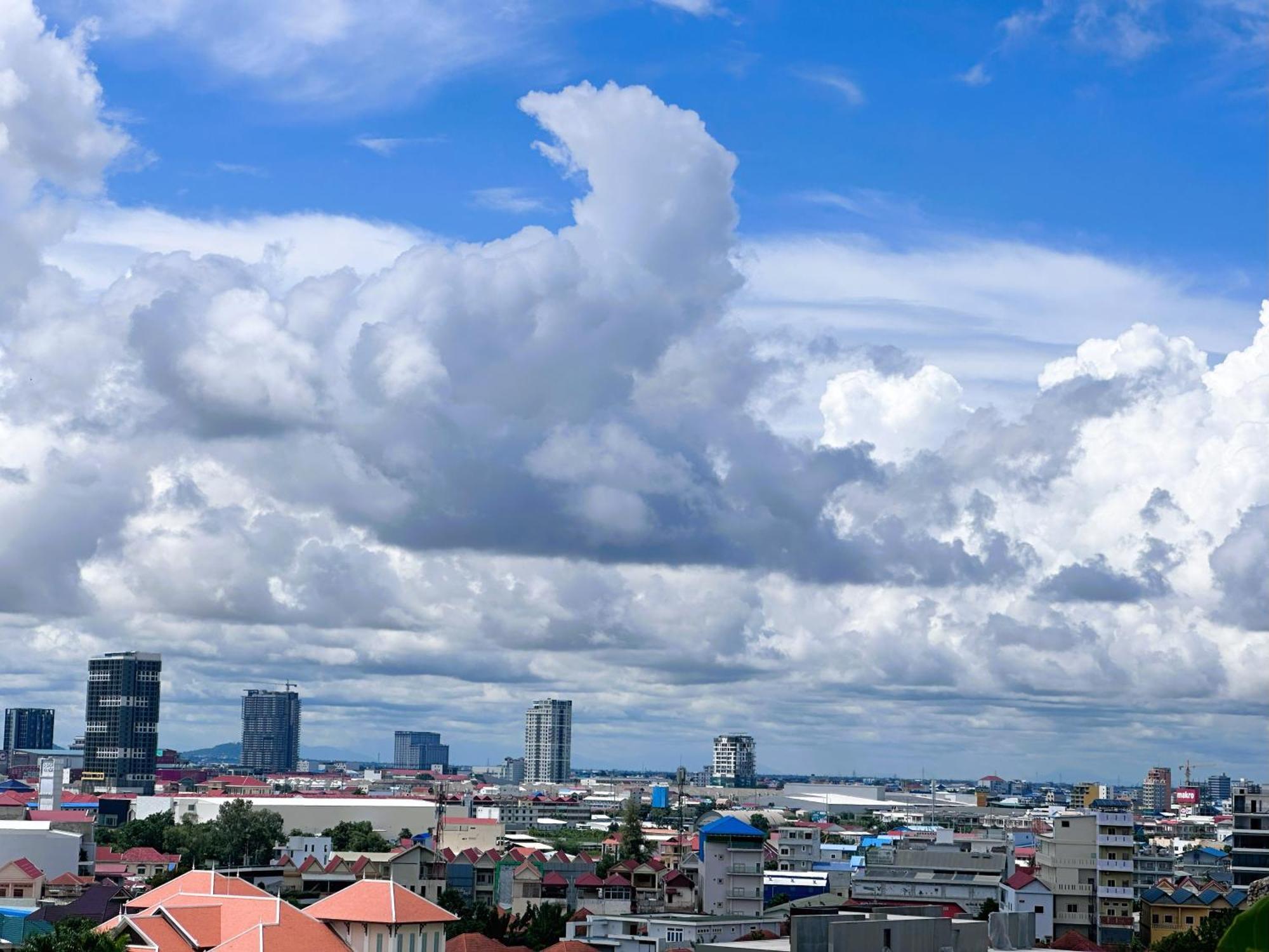 Jaya Suites Hotel Phnom Penh Exterior foto